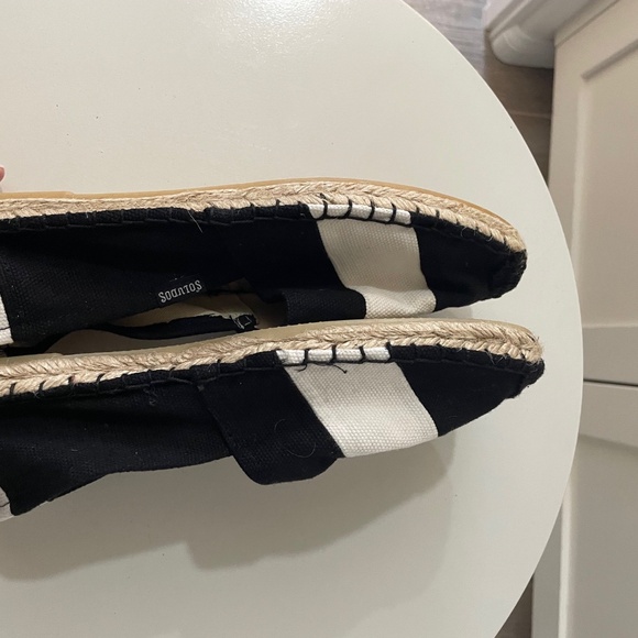 ☀️SALE☀️ SOLUDOS Comfort Canvas Slip-On Black and White Espadrilles - Picture 2 of 7